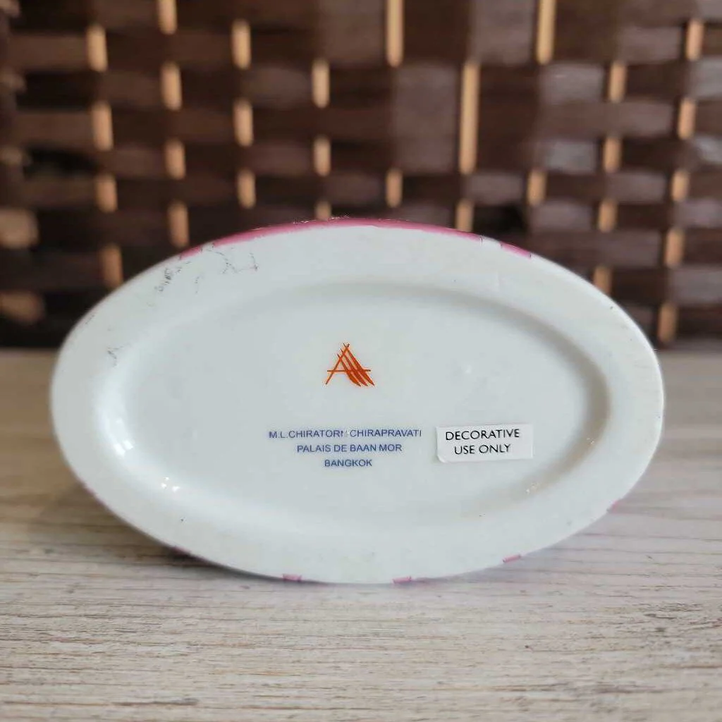 ML CHIRATORN,CREAM+, FLORAL GIRL VASE - Image 4